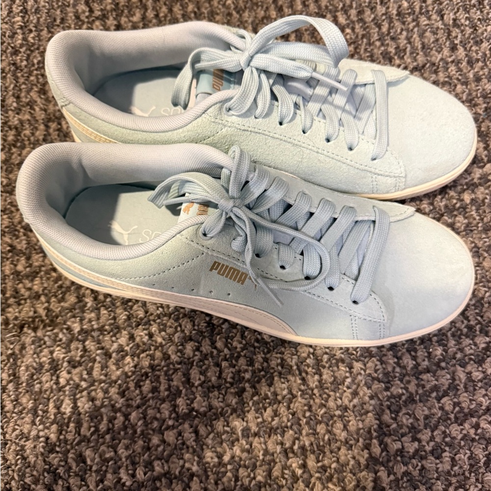 Puma Blue Sneakers Sleek Minimalist Design